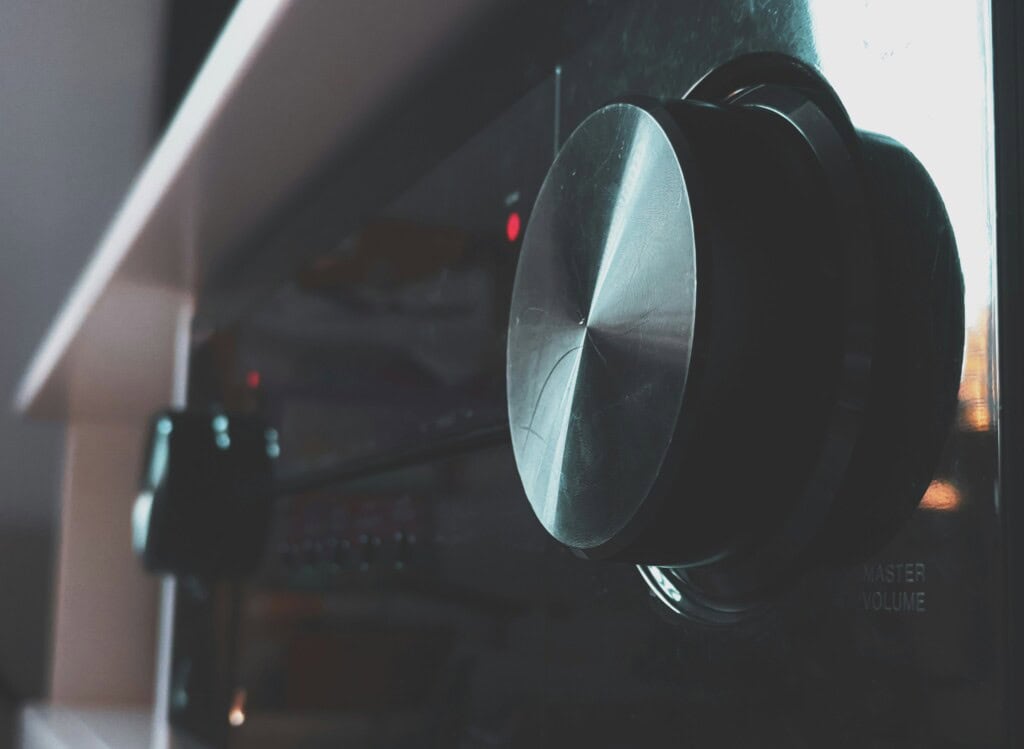 Optimizing Your Sound Front Ported Speakers vs. Rear Ported Speakers